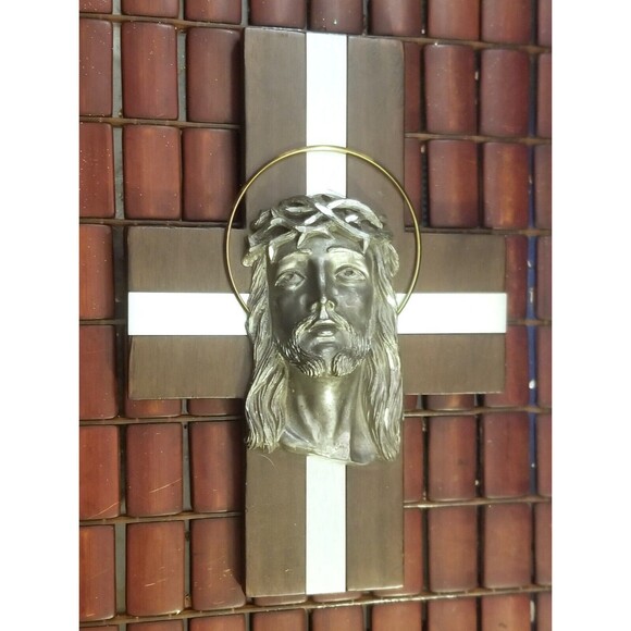 Vintage Crucifix Bust Of Jesus On Cross Pewter w/ Brass Halo 11.25"x7.75" - Picture 1 of 3